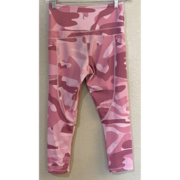Zyia Active Women's Size 4 Light N Tight Pink Camouflage Capri Yoga Leggings - Picture 4 of 8